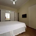 2 Bedroom Apartment - One Block From The Beach