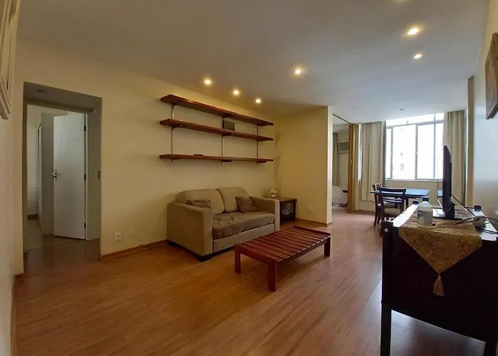 2 Bedroom Apartment - One Block From The Beach
